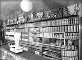 Interiör från Holmströms Speceriaffär, Brynäsgatan 26, Gävle. 9 januari 1946. Fotograferat för ICA.