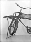 Cykel med fjäder, 21 januari 1946. Beställt av fabrikör Åke Svensson.
