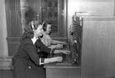 Järnvägstations nya telefonväxel. Februari 1949. Reportage för Arbetarbladet.