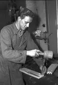 Möbelproduktions snickare. 18 mars 1949.