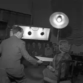 Fotokurs i Carl Larssons atelje herr Wallberg som ledare. 1949.
