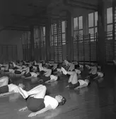 Konsum Alfa husmodersgymnastik. 15 maj 1949.