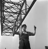 Nya lyftkranen på Fredriksskans. Reportage för Arbetarbladet. 1949