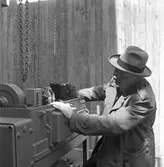 Ny transformator på Elverket. 25 maj 1949. Strömmen släpps på.