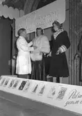 Hantverksmässa på stadshuset. 7 november 1949. Bergströms Päls.