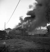 Brand i Olssons lumpupplag vid vagnsverkstaden. Maj 1947.