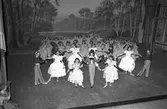 Emy Ågren, dansskola. På teatern. 6 juni 1947.
