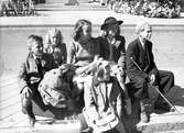 Barn från Härjedalen på besök i Gävle. 1947. Reportage för Arbetarbladet.