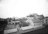 Utsikt från Södra Slottsgatan mot kvarteret Styckjunkaren. 15 december 1954