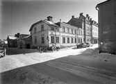 Södra Skeppargatan och Brunnsgatan. Mars 1955