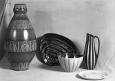 Prydnadsföremål. Omslagsbild till priskurant 1953.        Juli 1953. Formgivare, keramikern Berit Ternell
Bobergs Fajansfabrik AB.
