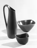 Prydnadsföremål, skål och vas. Den 19 januari 1954
Bobergs Fajansfabrik AB.
