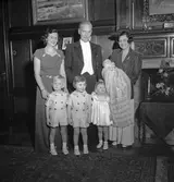 Dop i hemmet. Doktor Löfmark, Nygatan 11, Gävle. Fru Löfmark, Skogmurvägen 18 a, Gävle. Den 5 april 1947.

