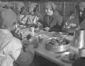 Lottakåren på manöver