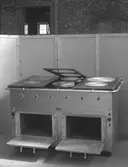 AB Skoglund & Olson. Gefle. Gjuteri och Mekanisk Verkstad. Känt för bland annat järnspisar och leksaker. Företaget startades 1874 av Erik Gustaf Skoglund och Axel Olsson. Firman blev aktiebolag 1914 och hade på 1930-talet cirka 260 anställda i produktionen och ett 30-tal på kontoret. Spis
