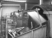 Sulfitfabriken. Korsnäs AB. Den 14 april 1955. I barktrumman befrias sulfitveden från barken