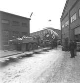 Cylinder anländer till fabriken på Sellbergs transport. Korsnäs AB. Den 12 januari 1961.
