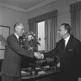 Direktör Gösta Hall avtackas. Korsnäs. Den 31 mars 1964
