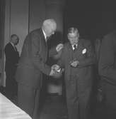 Medaljutdelning i Staffans kyrka. Korsnäs AB