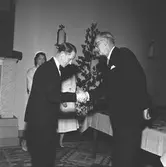 Medaljutdelning i Bomhus kyrka. Korsnäs AB