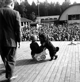 Besök i Djur-och Nöjesparken Furuvik. Scenen på Nöjesfältet. 100 -årsjubileum. 1855-1955. Korsnäs AB.