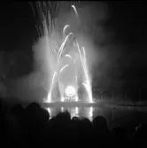 Besök i Djur-och Nöjesparken, Furuvik. Fyrverkeri nere vid Sandviks badplats. 100 -årsjubileum. 1855-1955. Korsnäs AB.