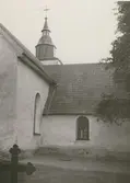 Döderhults kyrka.
Kyrkan och kyrkogården