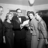 Karlskoga, bildsidan. Modevisning, m.m.
8 oktober 1955.Karlskoga, bildsidan. Modevisning, m.m.
8 oktober 1955.