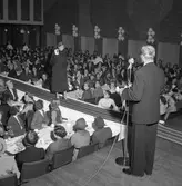 Karlskoga, bildsidan. Modevisning, m.m.
8 oktober 1955.