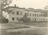 Gränsö slott från trädgården.