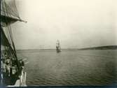 Gåva av Otto von Fieandt.
Jarramas till segel vid Traskulla udde 1916