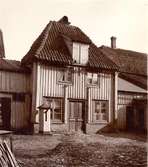 Kalmar, Kvarnholmen, Kv Åldremannen 4, Norra Långgatan.
Gårdshus rivet kring 1940. Nedre våningen brygghus mm.

