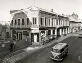 Kalmar, Kvarnholmen, Kv Åldermannen 14, Storgatan.H B Bröderna Berggren.
Rivningen 1961.