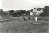 Familjen Karlssons gård Björkhult.