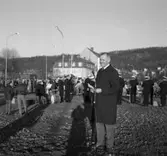 Stadsfullmäktiges ordförande Sven Svensson håller ett tal vid invigningen av Esplanadbron I Huskvarna.