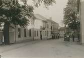 Storgatan i Gamleby 1920. Till vänster syns Gamleby hotell, som fortfarande finns kvar.