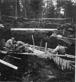 Från utgrävningarna av Björkebåten.
Arbeterna påbörjades 11 maj 1948.