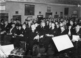 Publiken vid invigningen av Gävle Museum den 29 september 1940. Mitt i bild ses borgmästare Nils Berlin.