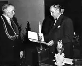 1956, IOGT BIllingen, 50-årsdiplomet överlämnas till Elfie Nydén.