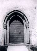 S:t Olofs kyrka. Undersökningen 1950-62. Bild 1A:  Södra dörren i långhuset med 