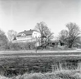 Fredriksbergs herrgård från sydväst.