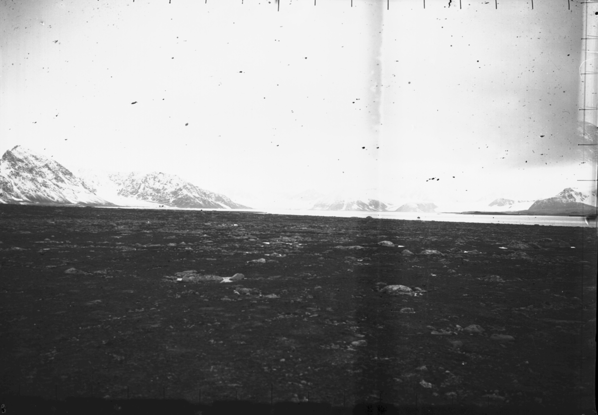 Nils Strindberg, “From the western base point WBP on the island of Amsterdam.” Nitratnegatives.