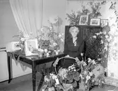 Fröken Lydia Eriksson, Källö. Foto i april 1952.
