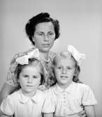 Fru Olga Lövblad, Gävle. Foto i juni 1947.
