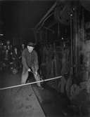 John Naenfeldt. Sträckan i finvalsverket. Foto den 4 december 1953.