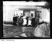 Åmot, Sandbergs på Heden (Jan-Jörs). Bakre raden från vänster: Herman Gustavsson, Bernhard Persson, Albin Gustavsson, Hulda Persson (med hatt) och Arvid Gustavsson. Främre raden från vänster: Erik och Emil Gustavsson, Hanna och Olga Gustavsson, Maria (mor till Gustavsson/Persson), Marias föräldrar Brita Jansdotter från Svartnäs och Jan Jansson Sandberg.