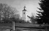Kyrkan och kyrkogården i Bergsjö.