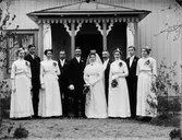 Brudparet Eriksson med tärnor och marskalkar, Kvarngatan, Östhammar, Uppland