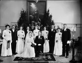 Brudpar med tärnor och marskalkar, Valö missionshus, Uppland