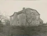 Äldre, senare riven, mangårdsbyggnad i Knivingaryd.